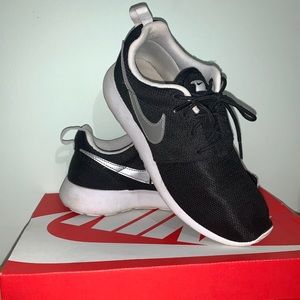 Nike Youth Roshe One